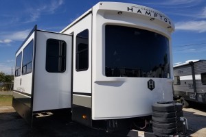 Used 2025 HAMPTON HAMPTON 372FDB Destination Used 2025 HAMPTON HAMPTON 372FDB Destination