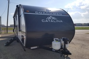 New 2026 Coachmen Catalina Summit 261BH Travel Trailer