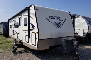 Used 2018 Forest River Flagstaff Micro Lite 25BRDS Travel Trailer