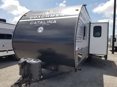 2027 Coachmen Catalina Legacy Edition 273DBHCKLE — photo 3