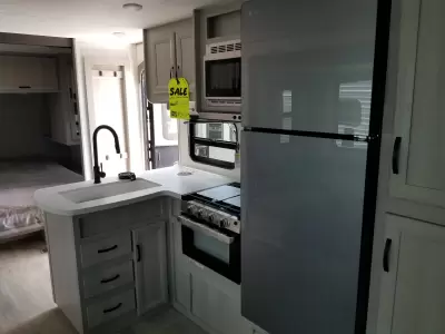 2027 Coachmen Catalina Legacy Edition 273DBHCKLE — photo 19