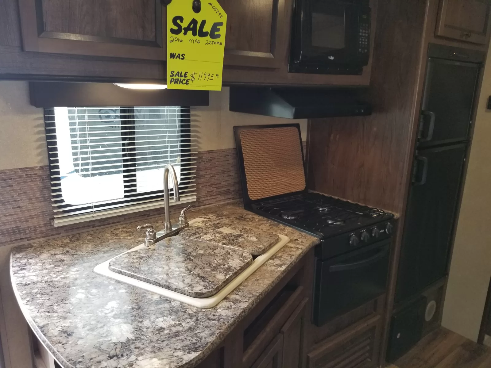 2016 CRUISER 2250RB Travel Trailer for sale at Colonia Del Rey RV in Corpus Christi, TX
