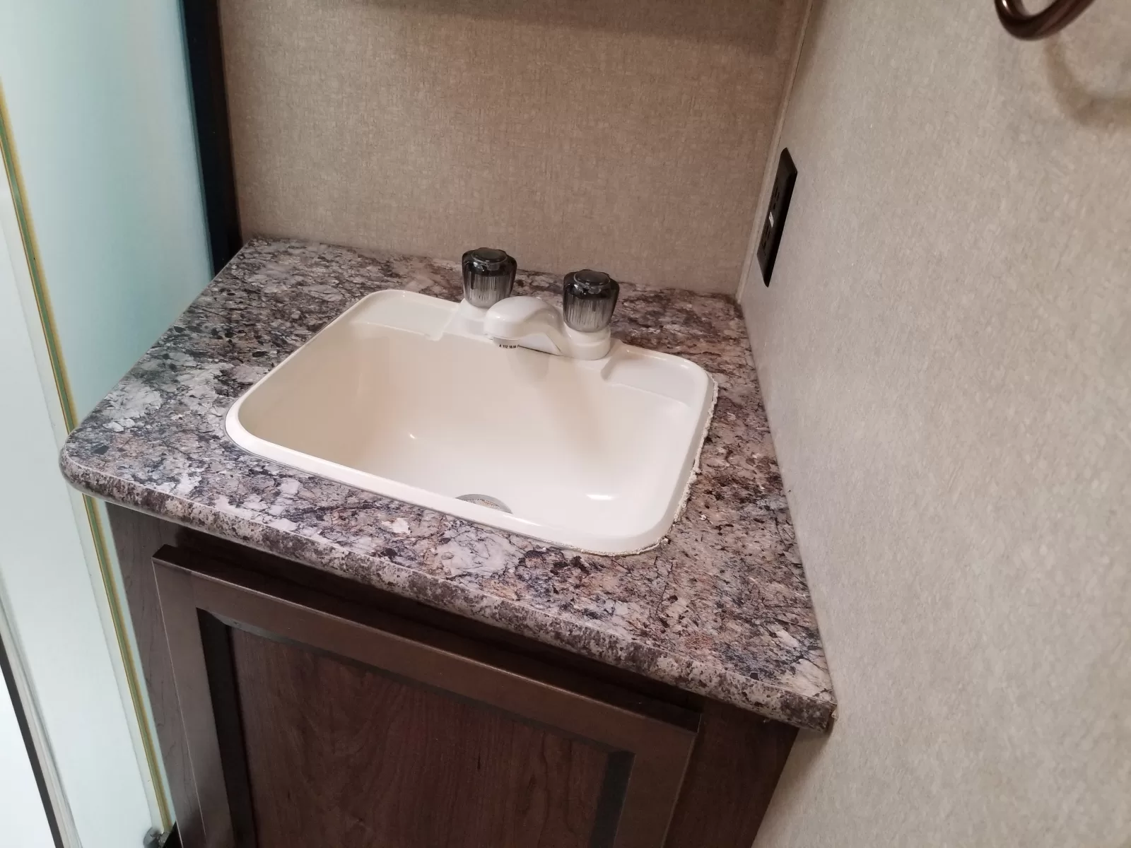 2016 CRUISER 2250RB Travel Trailer for sale at Colonia Del Rey RV in Corpus Christi, TX