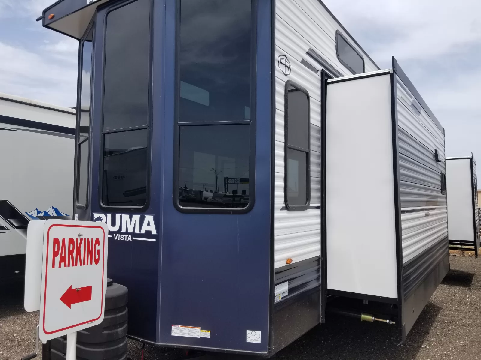 2027 Palomino 38VL Travel Trailer for sale at Colonia Del Rey RV in Corpus Christi, TX