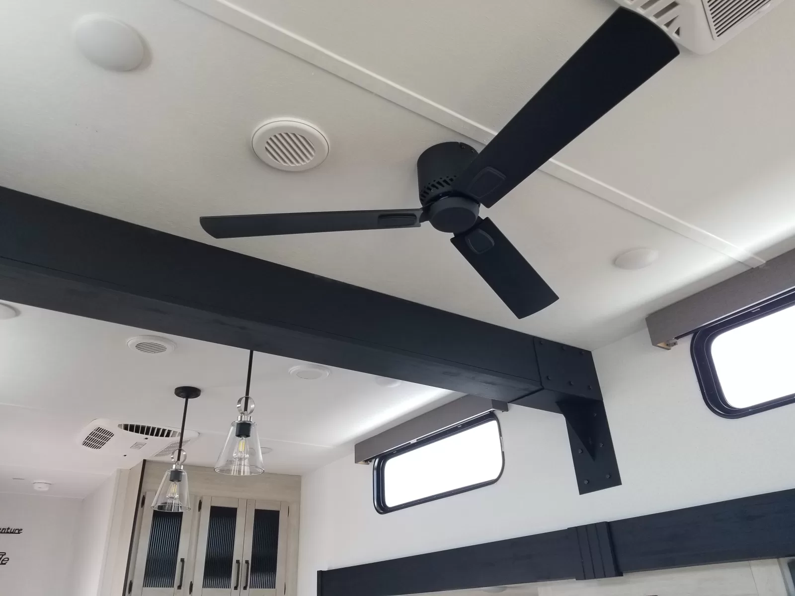 2027 Palomino 38VL Travel Trailer for sale at Colonia Del Rey RV in Corpus Christi, TX