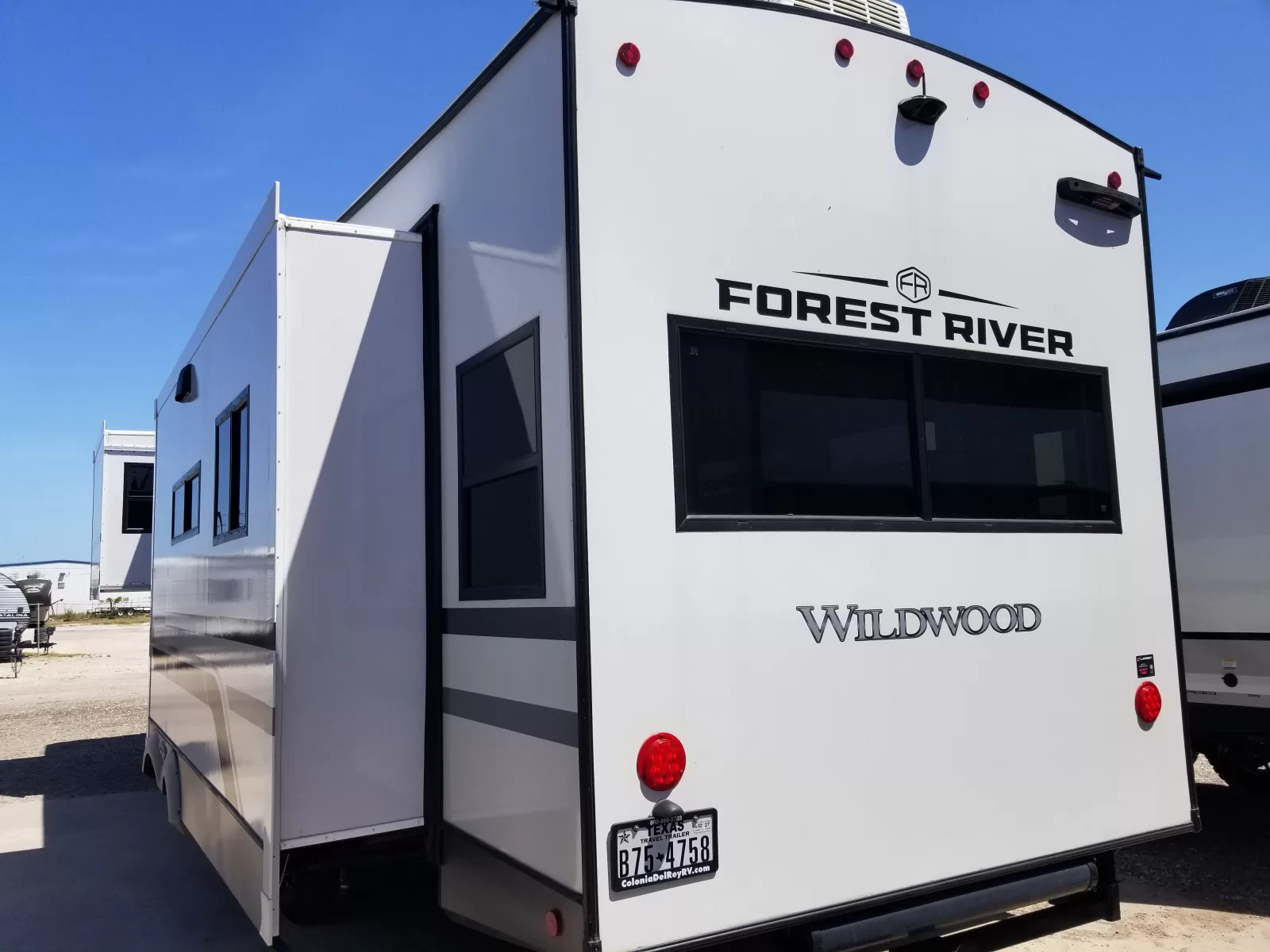 2025 Forest River 325RL Fifth Wheel for sale at Colonia Del Rey RV in Corpus Christi, TX