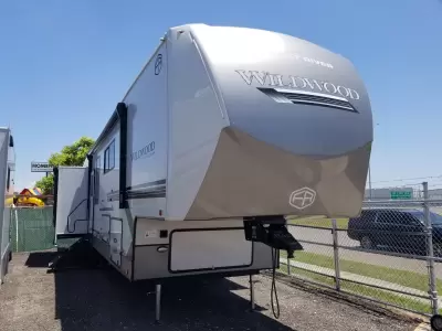 2027 Forest River Wildwood Heritage Glen 380WDR 5th wheel with solar panel and controller and auto leveling system. has built in dishwasher and washer.dryer. for sale in Corpus Christi, TX