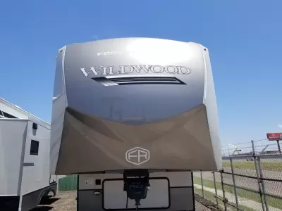 2027 Forest River Wildwood Heritage Glen 380WDR 5th wheel with solar panel and controller and auto leveling system. has built in dishwasher and washer.dryer. — photo 2