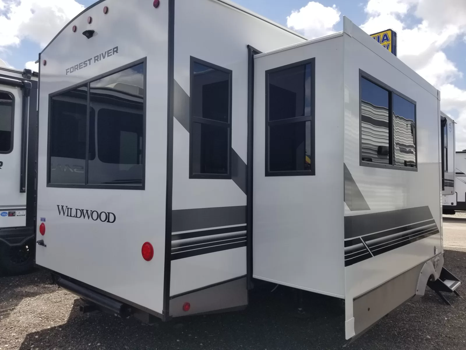 2027 Forest River 286RL Fifth Wheel for sale at Colonia Del Rey RV in Corpus Christi, TX