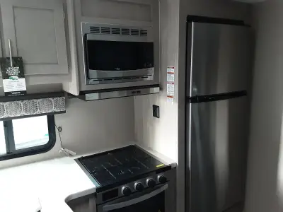2022 Coachmen Catalina Legacy 343BHTS — photo 11