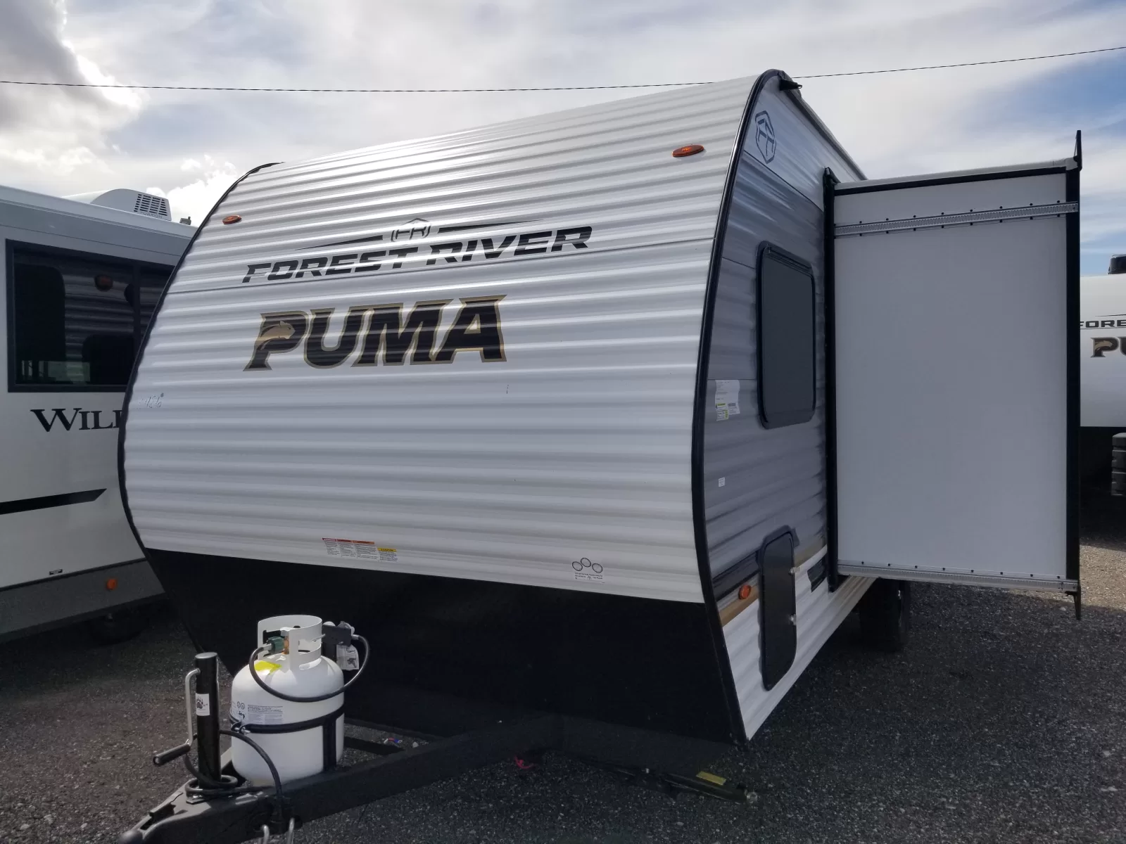 2027 Forest River 18BHCE Travel Trailer for sale at Colonia Del Rey RV in Corpus Christi, TX