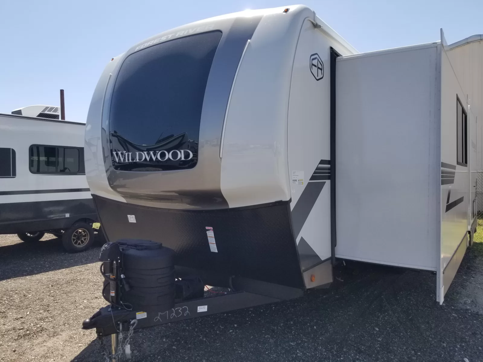 2027 Forest River 261FKRB Travel Trailer for sale at Colonia Del Rey RV in Corpus Christi, TX