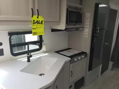 New 2027 Coachmen Catalina Summit 261BHS — photo 13