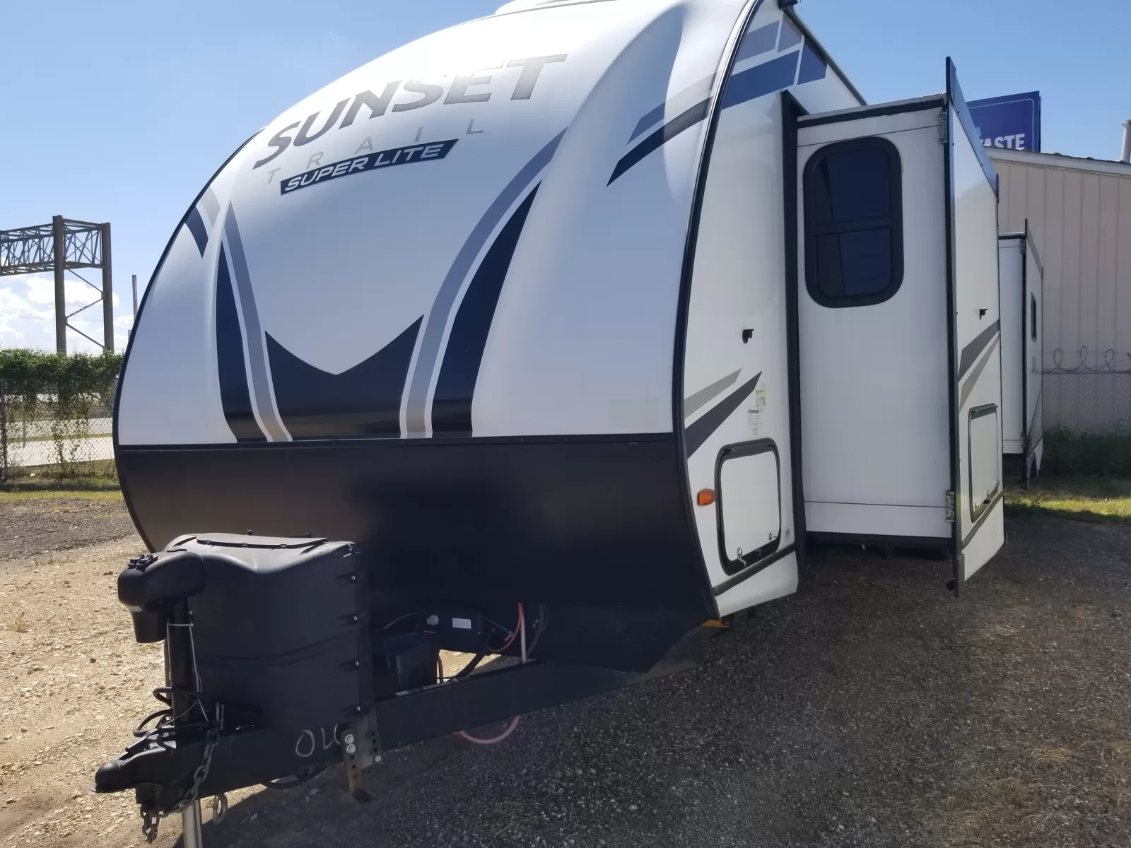 2023 Crossroads 330SI Travel Trailer for sale at Colonia Del Rey RV in Corpus Christi, TX