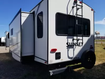 Used 2023 Crossroads SUNSET TRAIL 330SI — photo 4