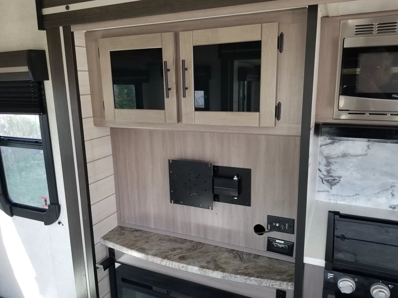 2023 Crossroads 330SI Travel Trailer for sale at Colonia Del Rey RV in Corpus Christi, TX
