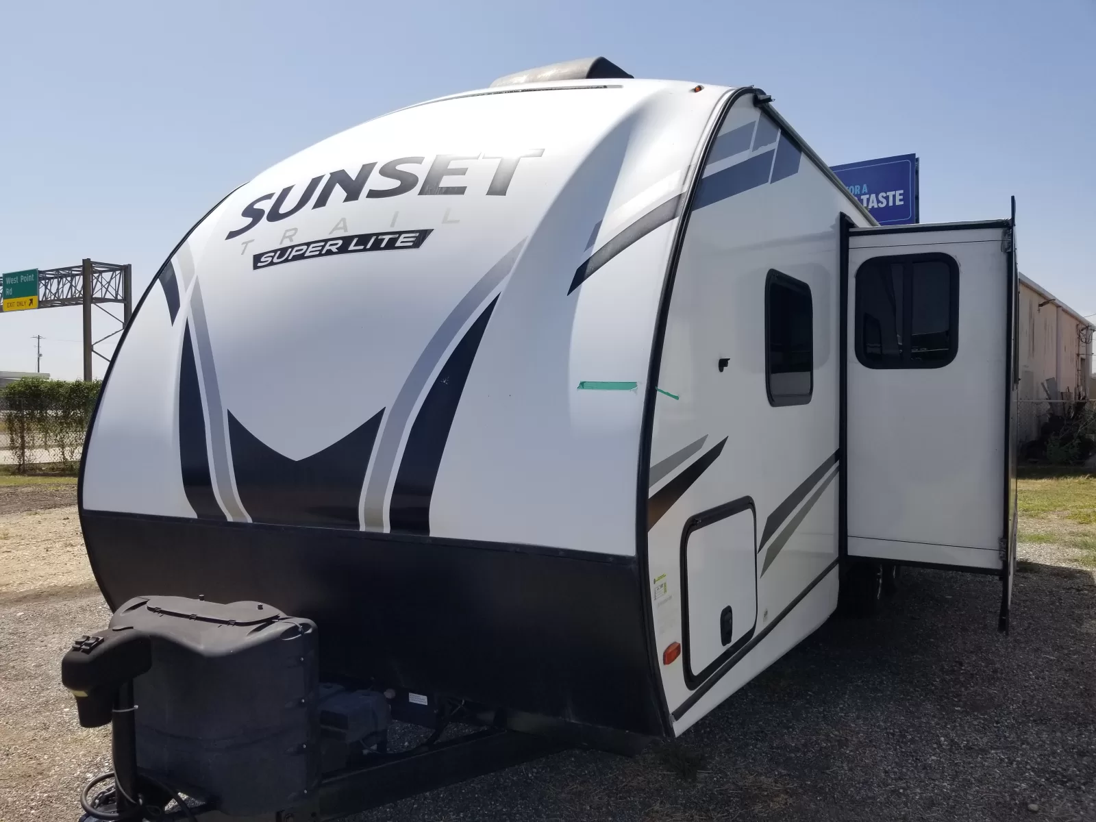 2022 Crossroads 253RB Travel Trailer for sale at Colonia Del Rey RV in Corpus Christi, TX