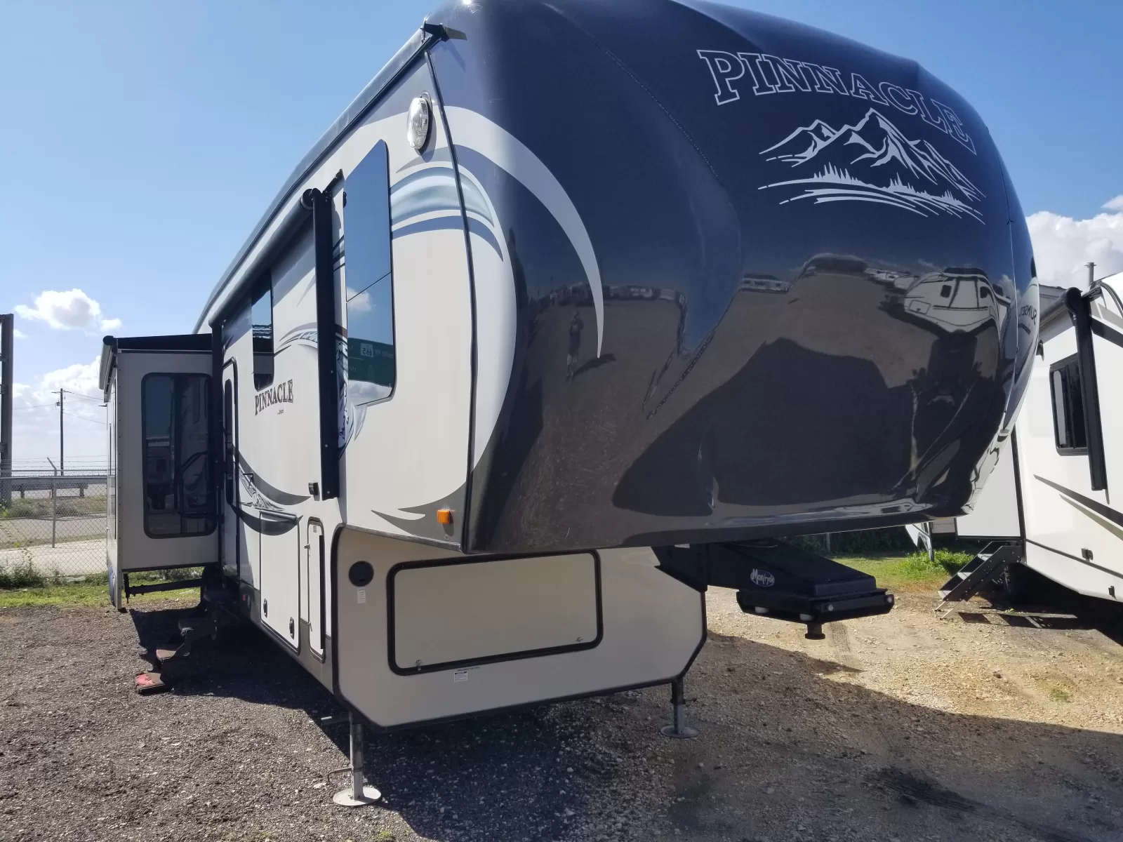 Used 2014 Jayco Pinnacle 36REQS